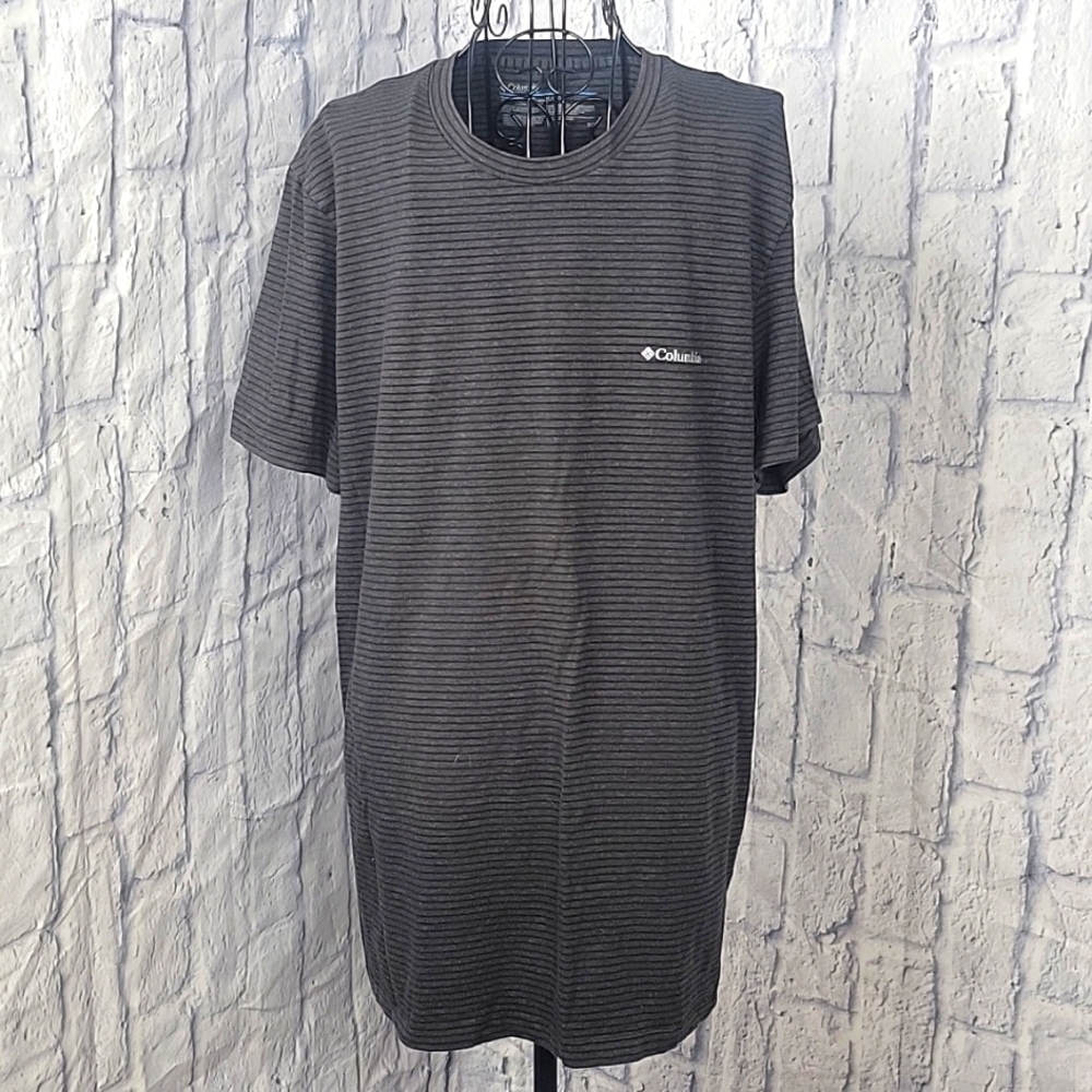 COLUMBIA Men's Black and Gray Striped‎ Pullover Shirt Large